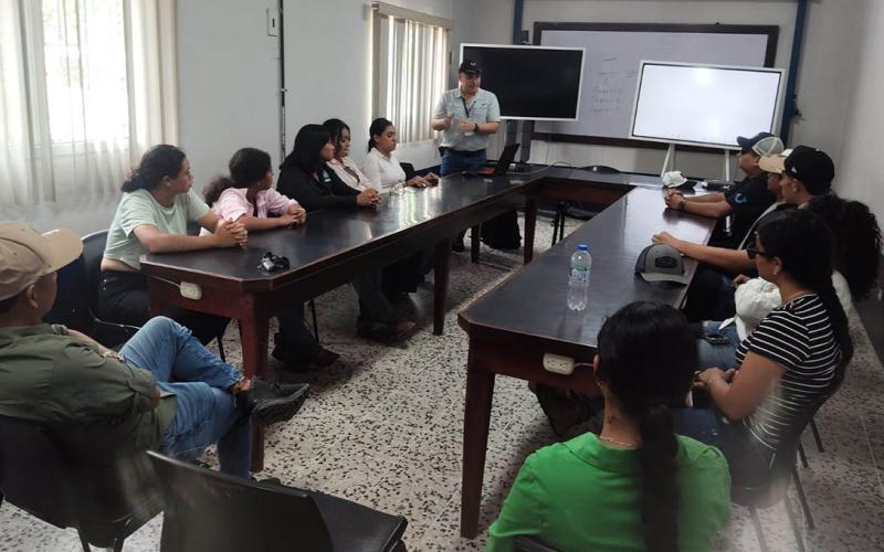 Universitarios conocen herramientas para el análisis agroclimático