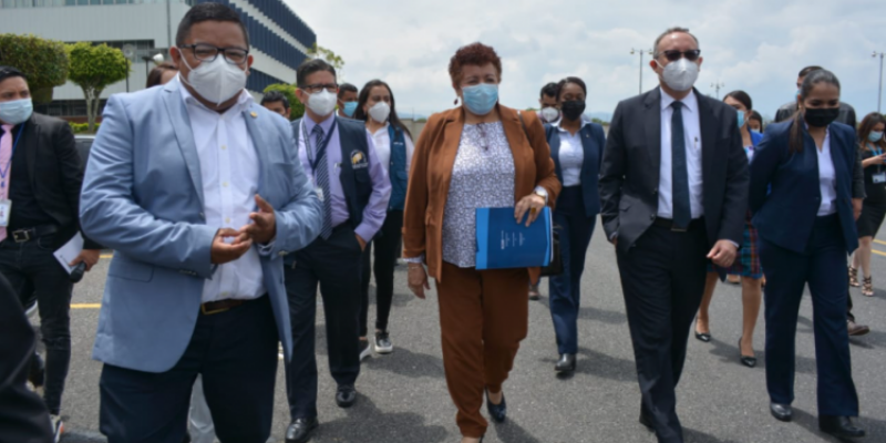Ministra de Salud Pública y Asistencia Social.