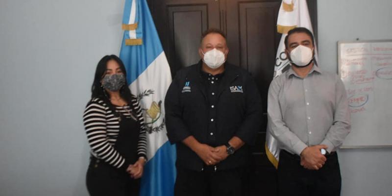Ing. Luis Ruano y representantes de Segeplan