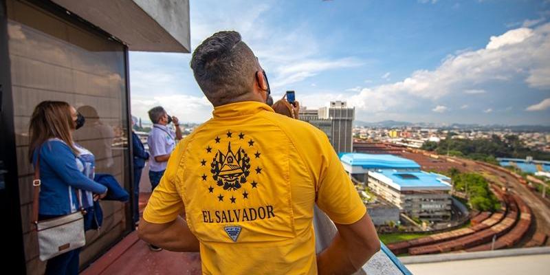 Hermanos salvadoreños en Guatemala