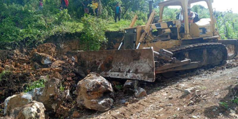 FSS del CIV trabaja en nuevo camino en Belejú, Quiché