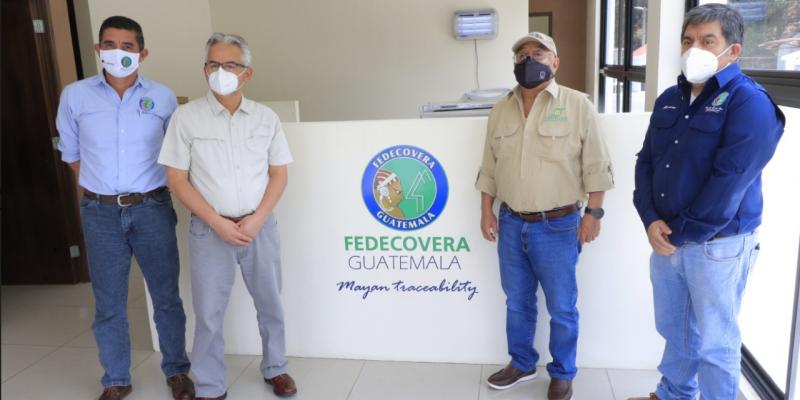 Ministro visita planta Fedecovera