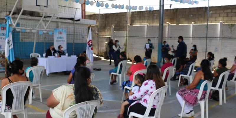 Vecinos de la comunidad "Unidos por la Paz"