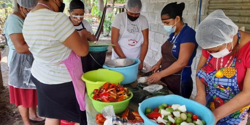 Las capacitaciones semanales son guiadas por técnicos de la Dirección de Mejoramiento de las Condiciones Socioeconómicas de la Mujer de SOSEP.