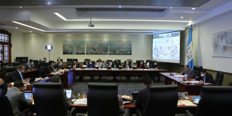 Guatemala, 15 de julio de 2021. Este jueves, se realizó la tercera jornada de reuniones entre el Gobierno Central y los gobiernos locales. En esta participaron gobernadores y alcaldes de los departamentos de Chiquimula y Suchitepéquez, y se atendieron los compromisos y solicitudes realizadas en la Gira Presidencial de febrero, y las Mesas de Seguimiento de abril. 