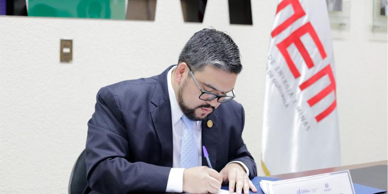 Alberto Pimentel Mata, Ministro de Energía y Minas.