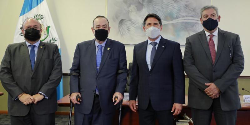 Presentan VAC