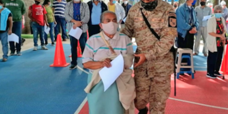 Reservistas del Ejército de Guatemala apoyan vacunación contra el Coronavirus, COVID-19