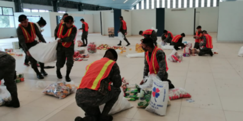 Ejército de Guatemala entrega víveres para combatir desnutrición aguda en niños de Escuintla