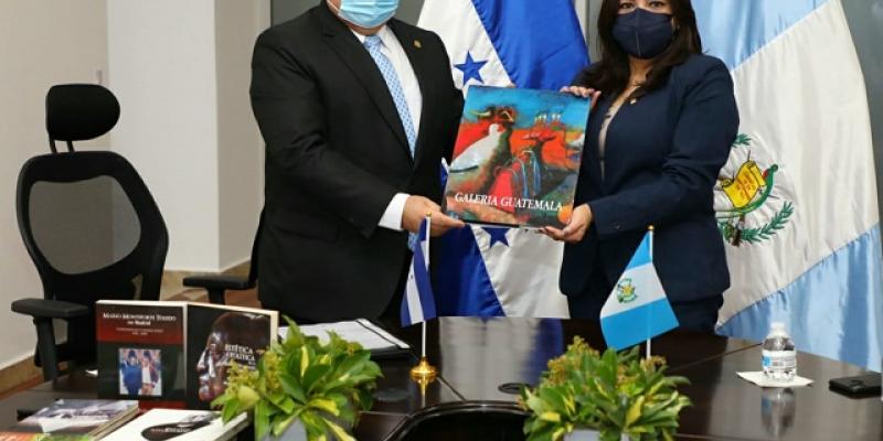 Donación de libros en Honduras