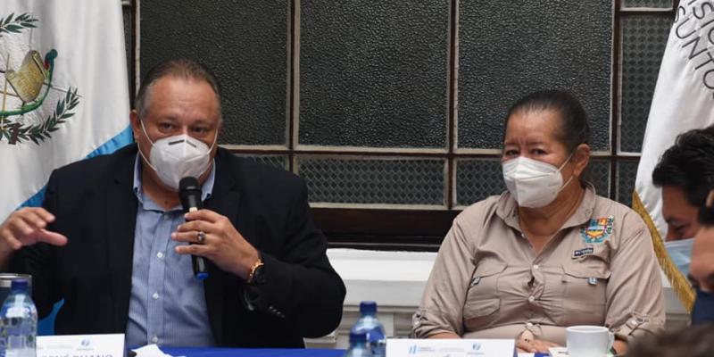 Ing. Luis Ruano y alcaldesa de dicho municipio