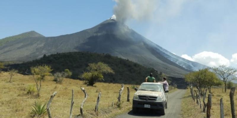 MAGA emite alerta por actividad del volcán de Fuego 