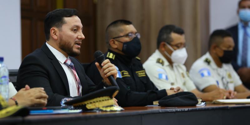 Ministro solicita trabajar apegados a la ley y reducir índices delincuenciales