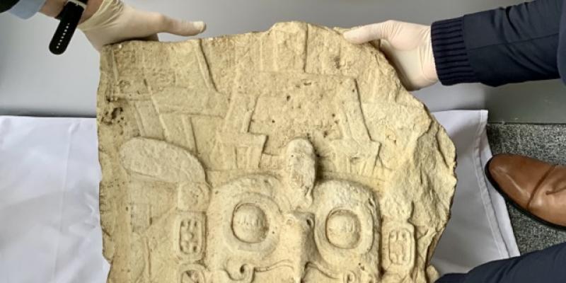 Pieza maya devuelta