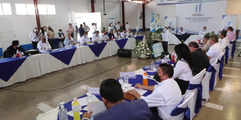 Presidente Alejandro Giammattei se reunió con alcaldes de El Progreso