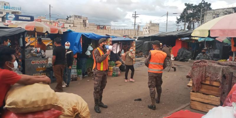 Brigada de Operaciones para Montaña invita a la población de Quetzaltenango a vacunarse contra el COVID-19