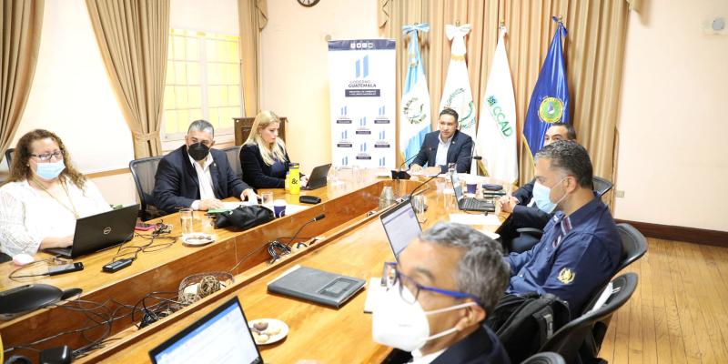 Ministro Mario Rojas Espino dirige reunión de la CCAD.