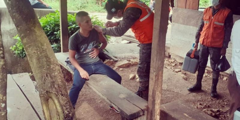 Sexta Brigada de Infantería apoya vacunación de guatemaltecos de Alta Verapaz y Quiché