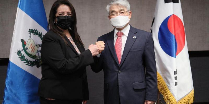 Corea apoya en formación académica