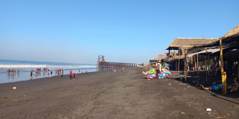 MARN y municipalidades limpian las playas en los primeros días del 2022