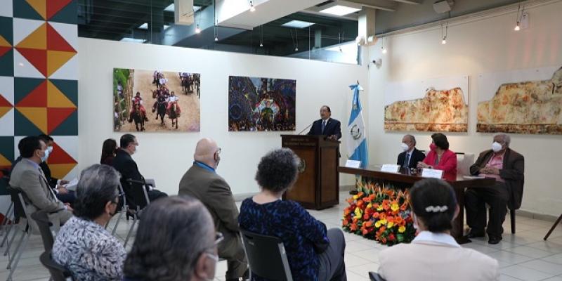 Minex celebra 17.º aniversario de Biblioteca "Mario Monteforte Toledo" 