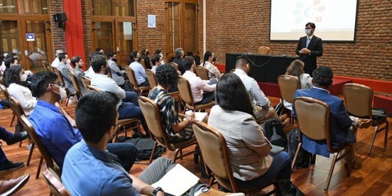 Embajada de Guatemala brinda charla sobre Diplomacia Comercial en universidad chilena  