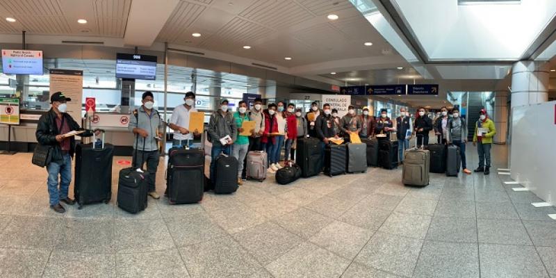 Consulado recibe y atiende a 200 nuevos trabajadores guatemaltecos en Montreal, Canadá 