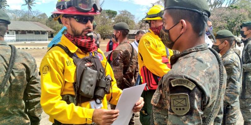 116 Soldados del Ejército de Guatemala concluyeron capacitación para combatir incendios forestales en el suroriente del país