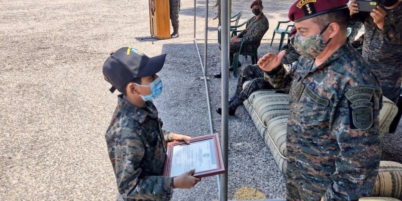Segunda Brigada de Infantería recibió visita del niño Isaías Pérez quien sueña con formar parte del Ejército de Guatemala