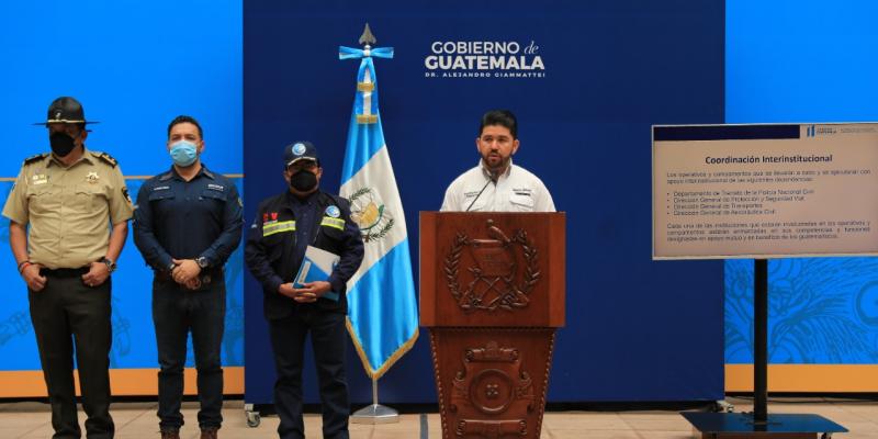 Viceministro de Transporte y directores de Transportes, Aeronáutica y Provial 