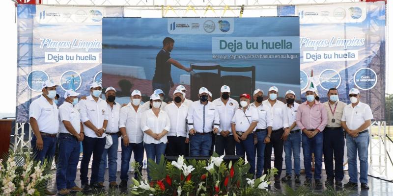 Presidente Giammattei y ministro Mario Rojas dirigen primera fase de Playas Limpias