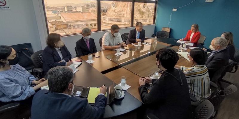 La Viceministra de Inversión y Competencia, Francisca Cárdenas, presidió la reunión.