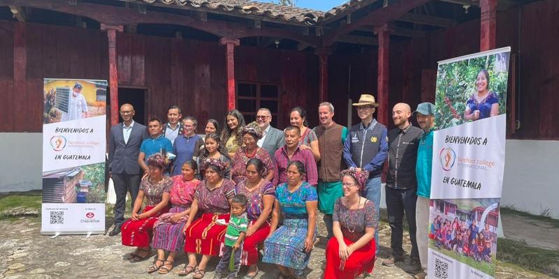 La primer cohorte de Barefoot College en Guatemala inicia operaciones.