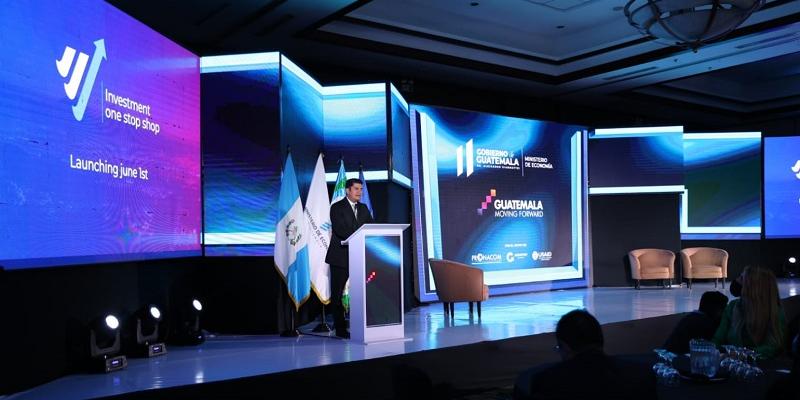 MINISTRO DE ECONOMÍA, jANIO ROSALES.