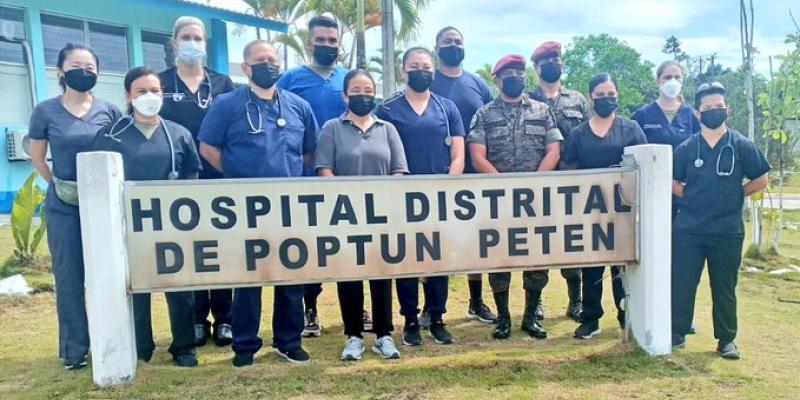 Brigada de Fuerzas Especiales apoya jornada médica en Poptún.