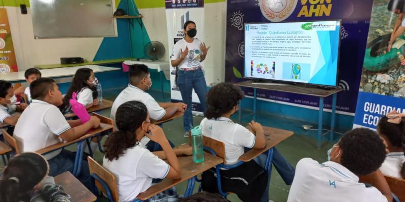 Estudiantes de Puerto Barrios se preparan como Guardianes Ecológicos