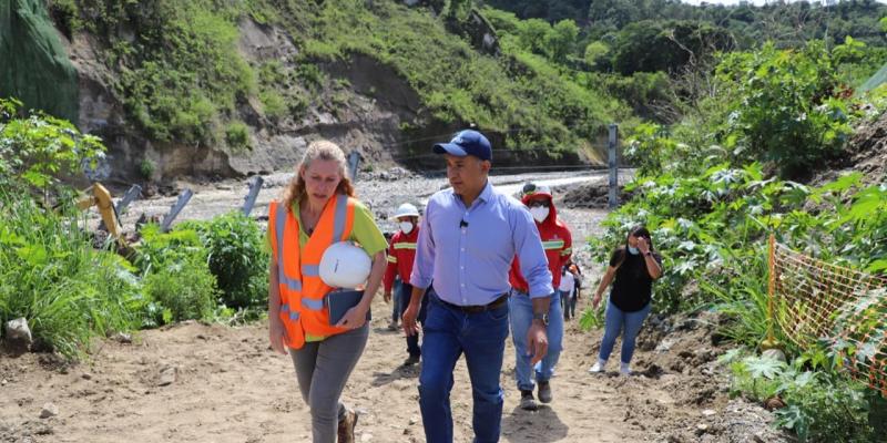 MARN y The Ocean Cleanup avanzan en proyecto piloto de retención de desechos en el río Las Vacas