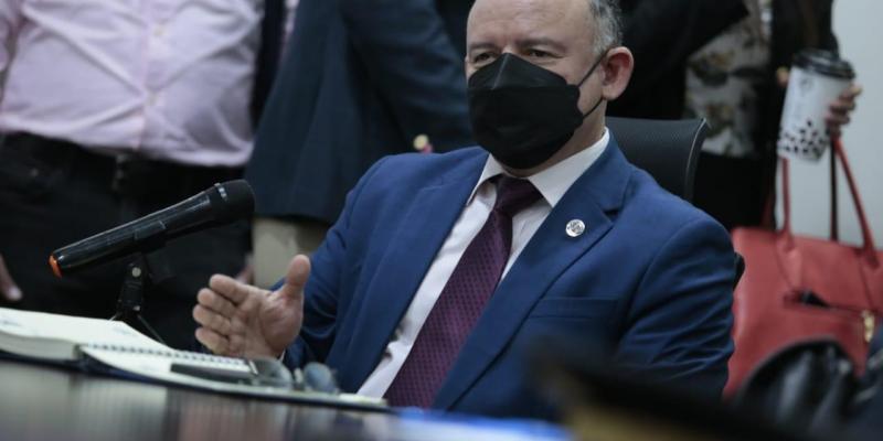 Ministro anuncia estrategias orientadas a mejorar condiciones laborales de agentes policiales