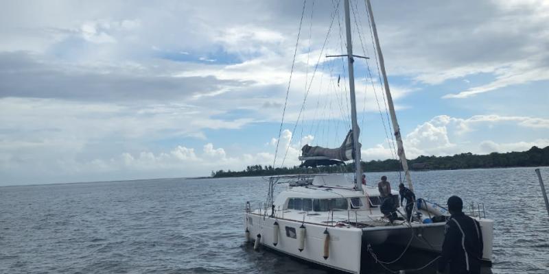 Marina de la Defensa Nacional realizó rescate de embarcación que se encontraba a la deriva frente a las playas de cabo Tres Puntas, Izabal.