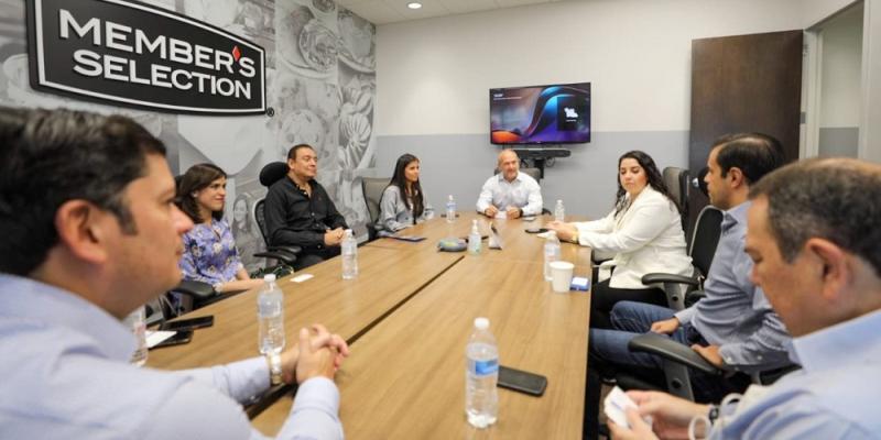 El ministro de economía, Dr. Janio Rosales 
