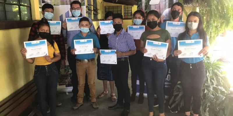 Certifican a 123 jóvenes de Cubulco como Guardianes Ecológicos