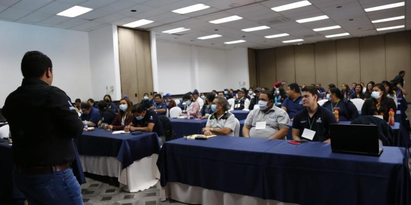Mides capacita a su personal sobre Crecer Sano en Sololá