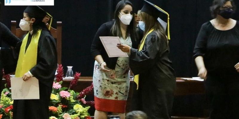 La subsecretaria de Preservación entregó las certificaciones a las niñeras