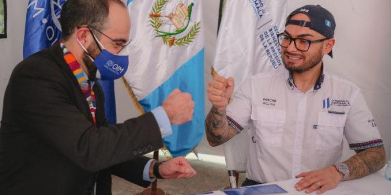 José Cárdenas y Pancho Molina formalizaron el acuerdo por la OIM y SBS, respectivamente