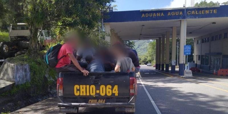 PNC remite a migrantes que no cumplen con los requisitos para ingresar al país
