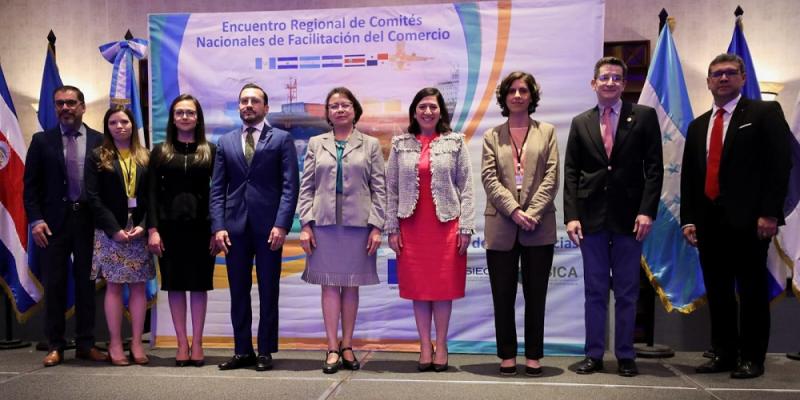 La viceministra de Integración y Comercio Exterior, María Luisa Flores, participó en el evento.