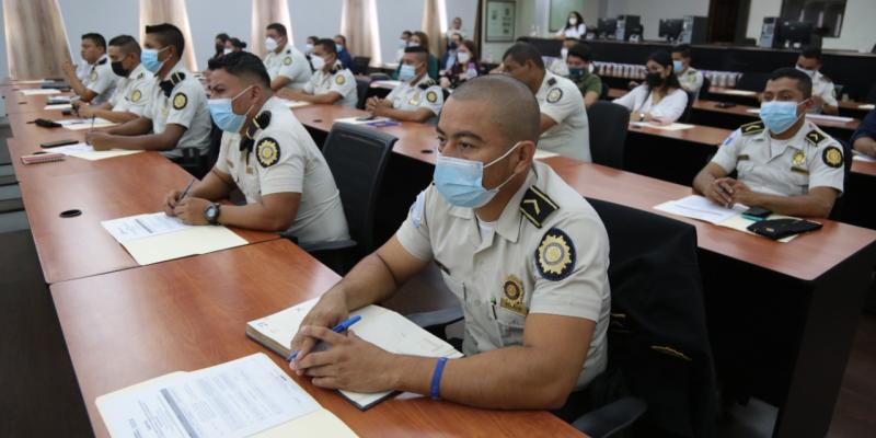 Policías se capacitan en atención a ciudadanos con discapacidad