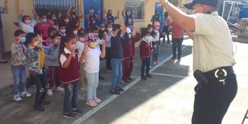 PNC se acerca a estudiantes de varios municipios del país