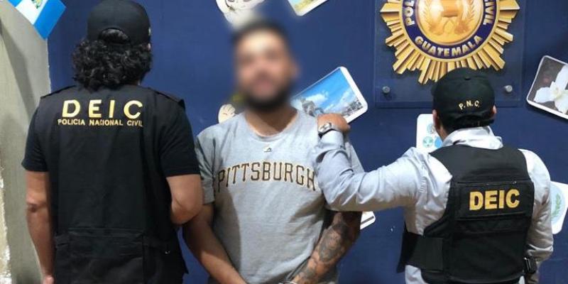 Personal de delitos financieros captura a extradirable acusado de asesinato