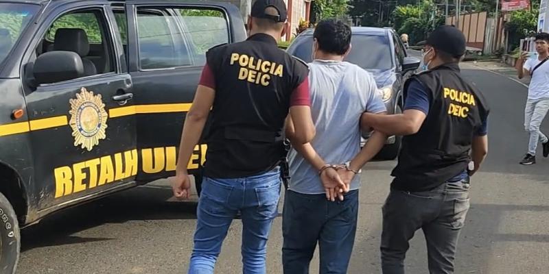 Hombre capturado poseía pornografía infantil